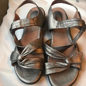 Clarks Artisan gold sandals size 7.5m NWOT